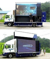 La publicité LED est montée sur un camion